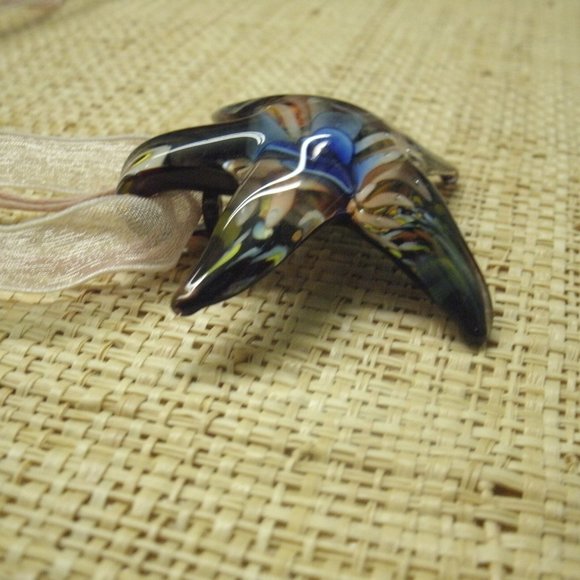 Muramo Glass Floral Starfish Pendant Necklace - Picture 5 of 16